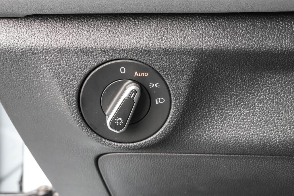 Used 2025 Volkswagen Jetta SE image 17