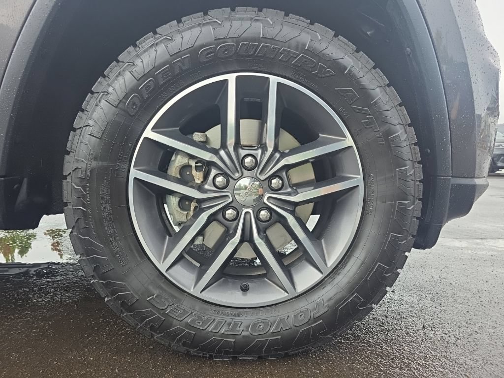 Used 2018 Jeep Grand Cherokee Limited AWD/4WD image 9