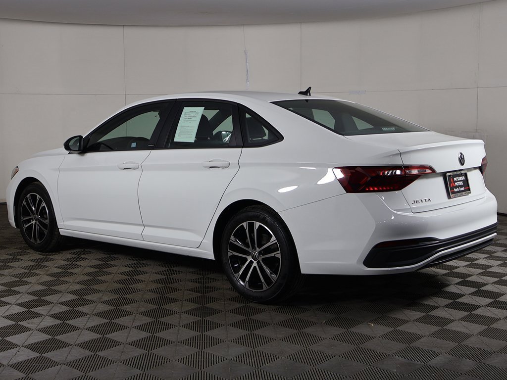 Used 2024 Volkswagen Jetta Sport image 7