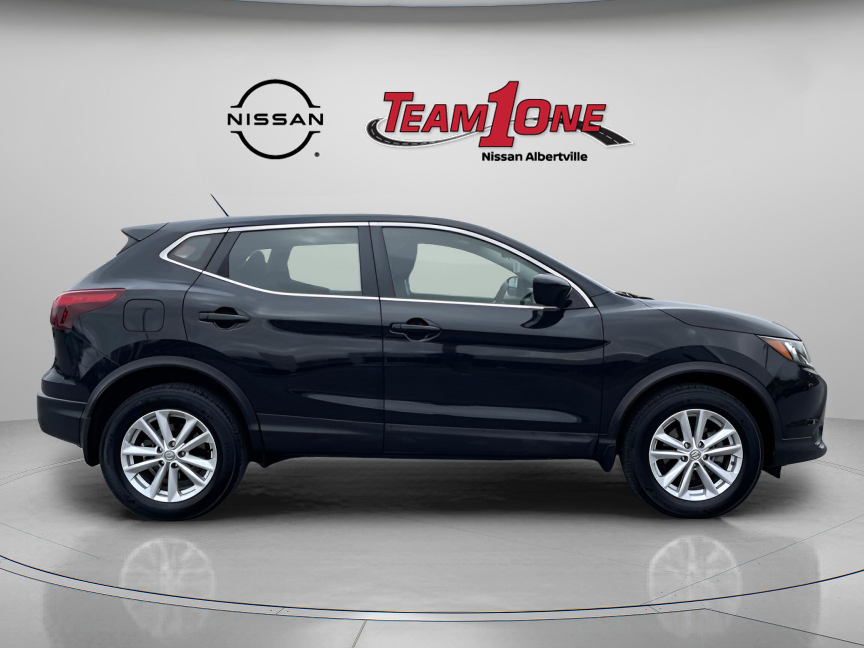 Used 2017 Nissan Rogue Sport S w/ S Appearance Package image 9