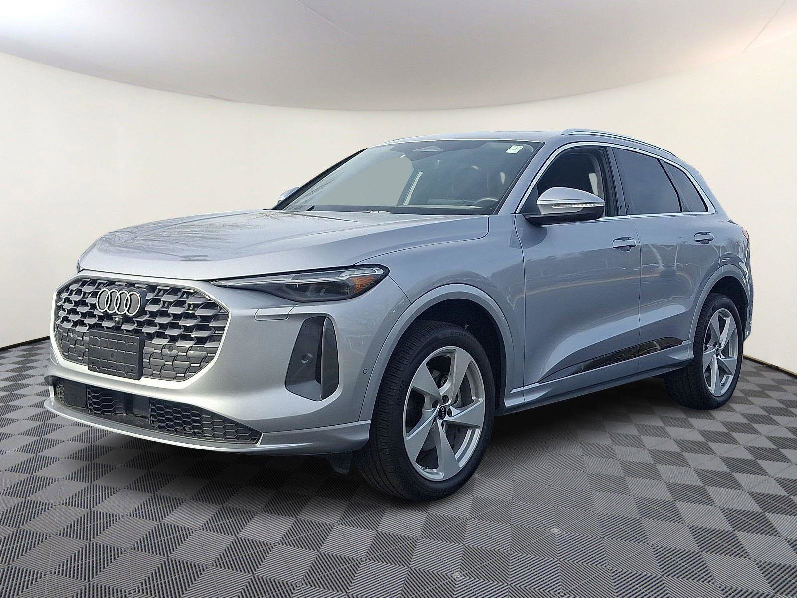 Used 2025 Audi Q5 Premium Plus w/ Premium Plus image 3