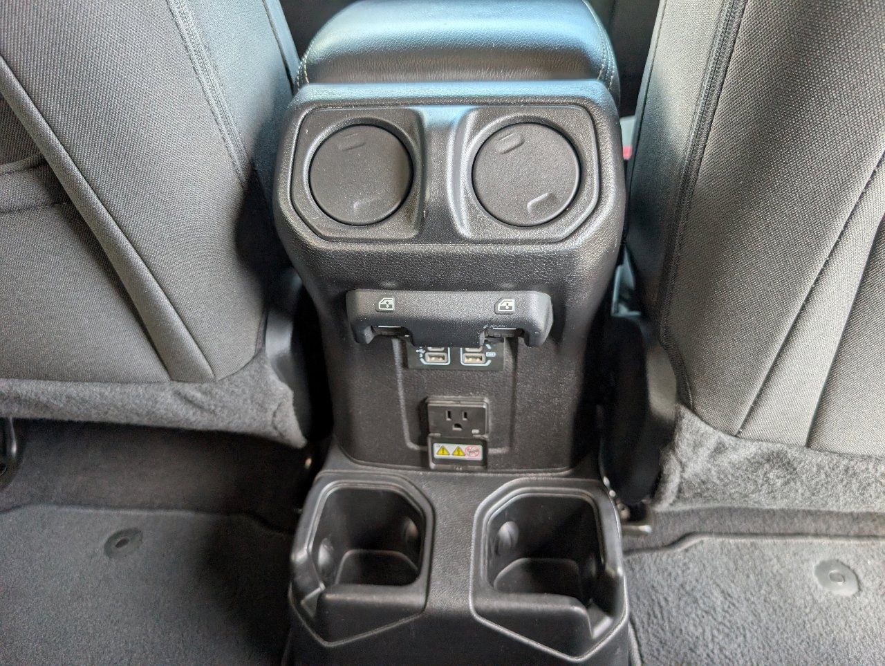 Used 2020 Jeep Wrangler Unlimited Sahara image 7