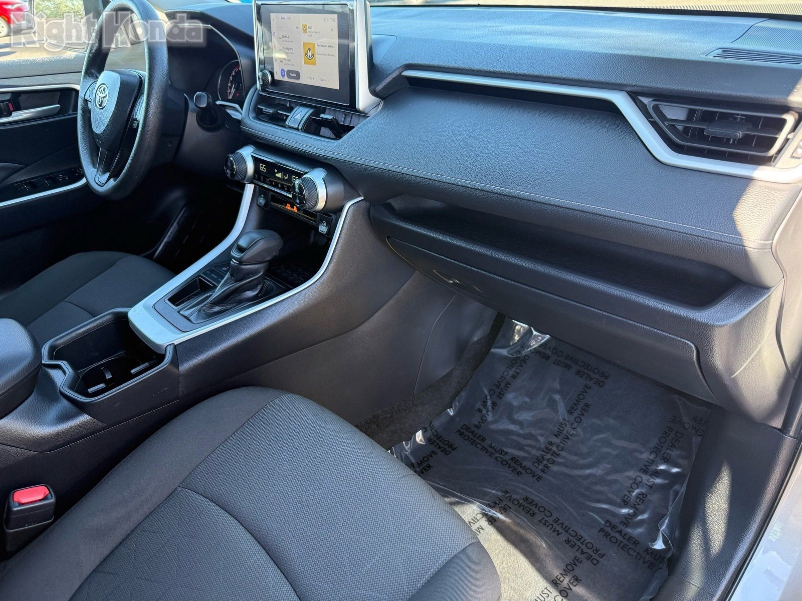 Used 2025 Toyota RAV4 XLE image 29