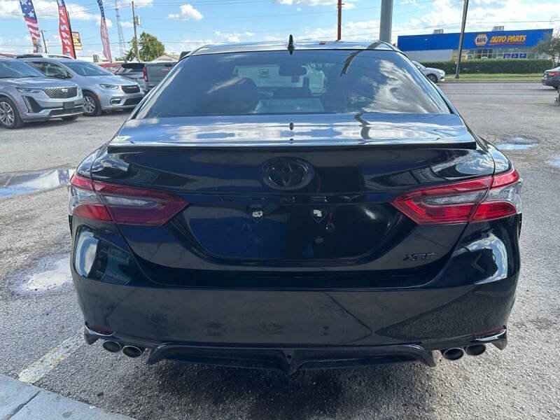 Used 2022 Toyota Camry XSE image 6