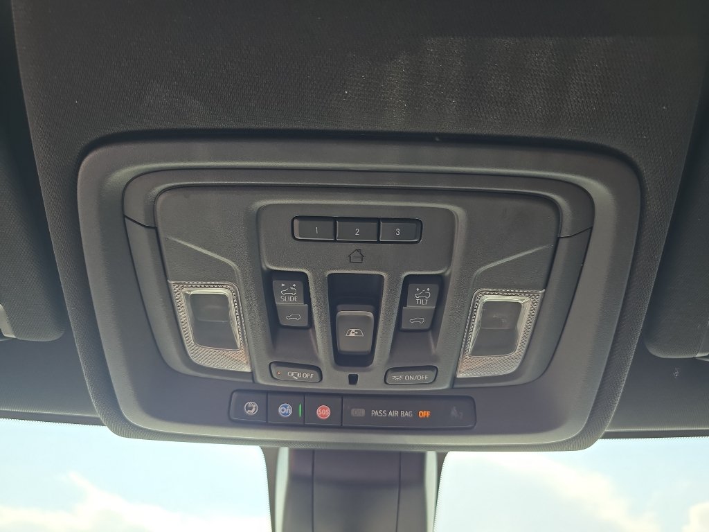 Used 2020 Chevrolet Silverado 1500 High Country w/ Technology Package AWD/4WD image 19