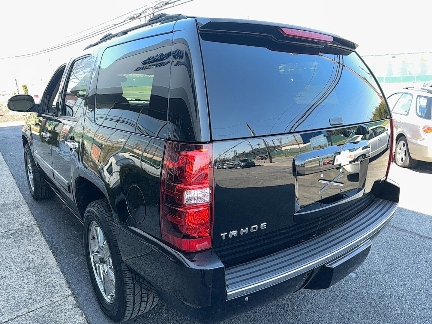 Used 2011 Chevrolet Tahoe LTZ AWD/4WD image 4