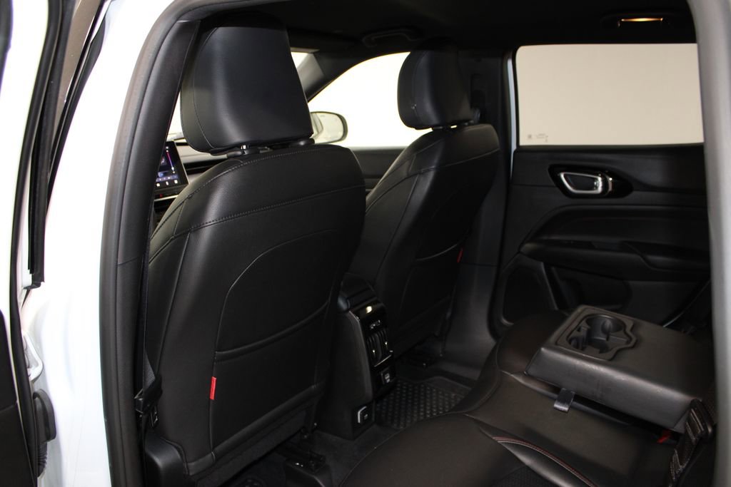 Used 2025 Jeep Compass Trailhawk image 23