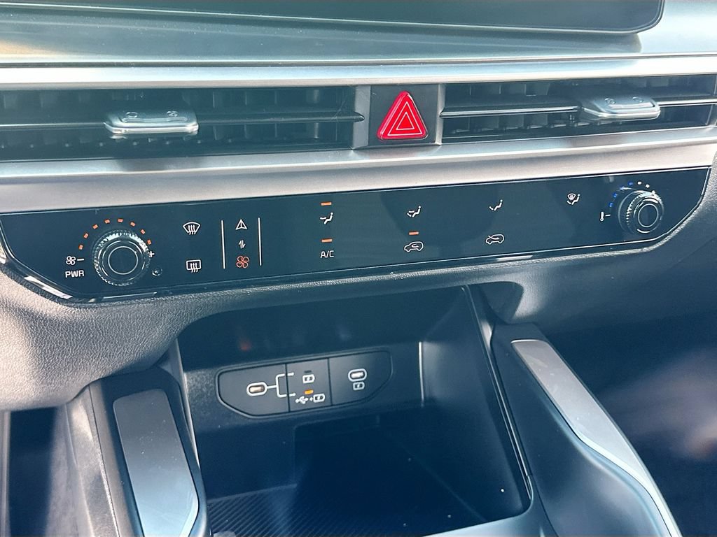 New 2026 Kia Sorento LX FWD image 15