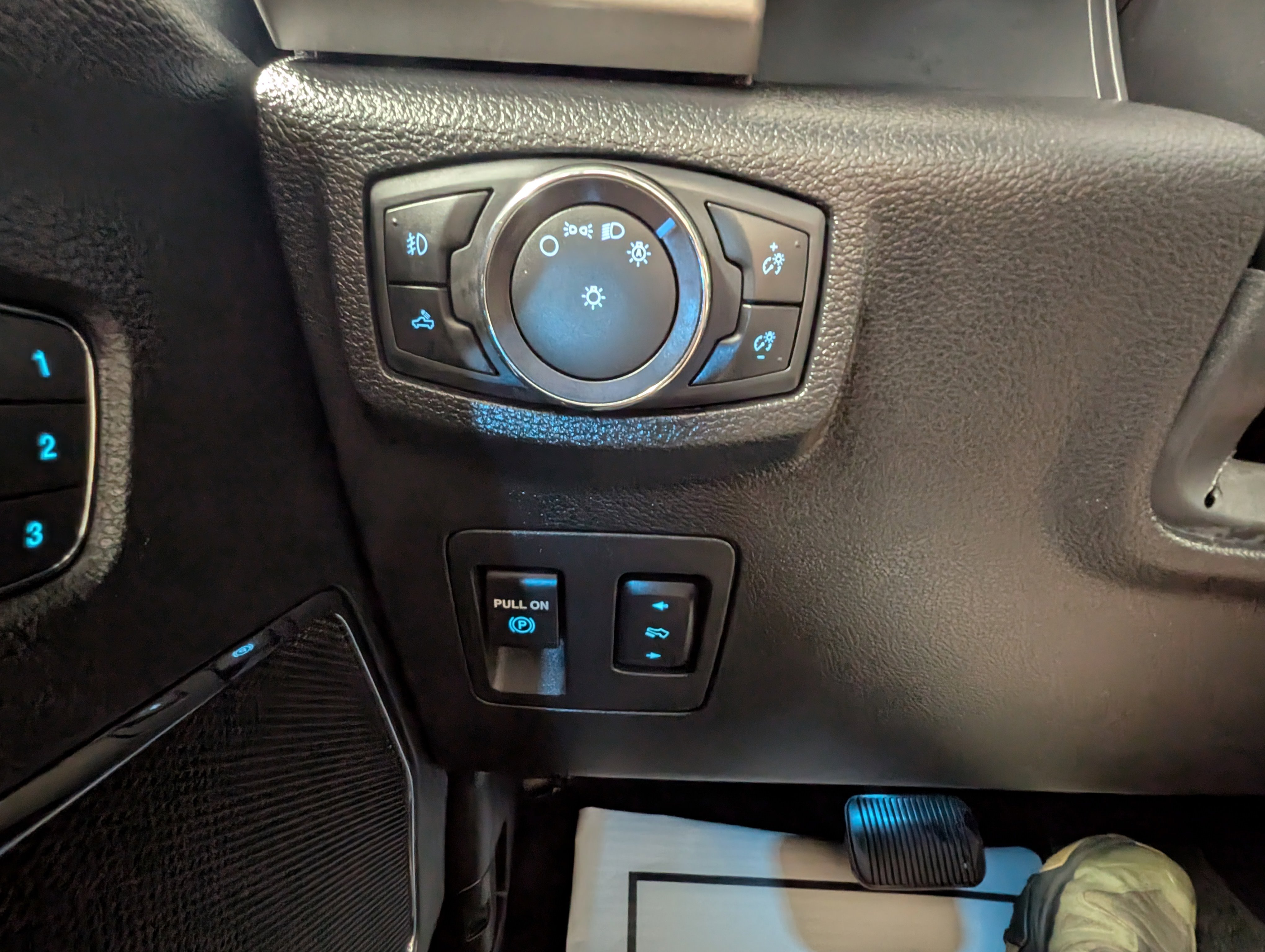 Used 2019 Ford F150 Lariat w/ Equipment Group 502A Luxury image 21