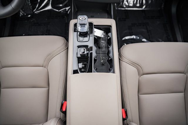 New 2026 Volvo XC90 B6 Plus w/ Protection Package Premier image 26