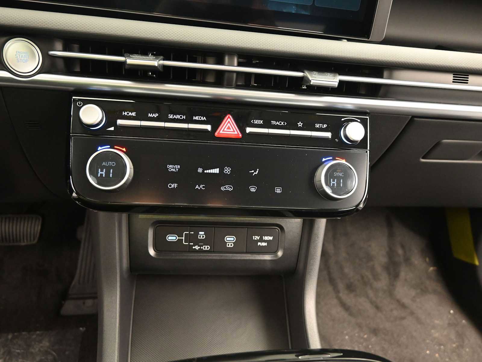 New 2026 Hyundai Tucson Blue SE image 18