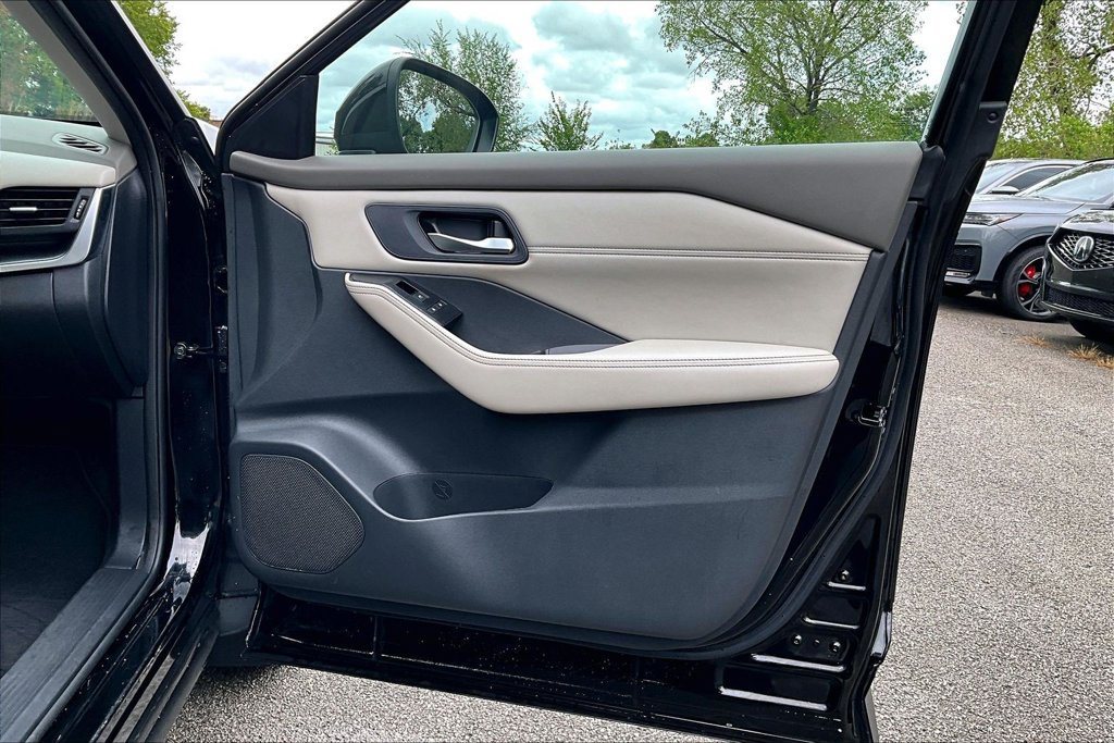 Used 2024 Nissan Rogue SV w/ SV Premium Package FWD image 23