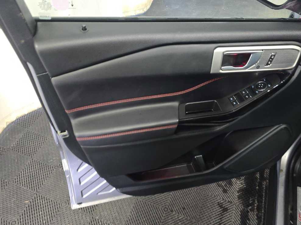 Used 2024 Ford Explorer ST-Line w/ Class IV Trailer Tow Package image 8