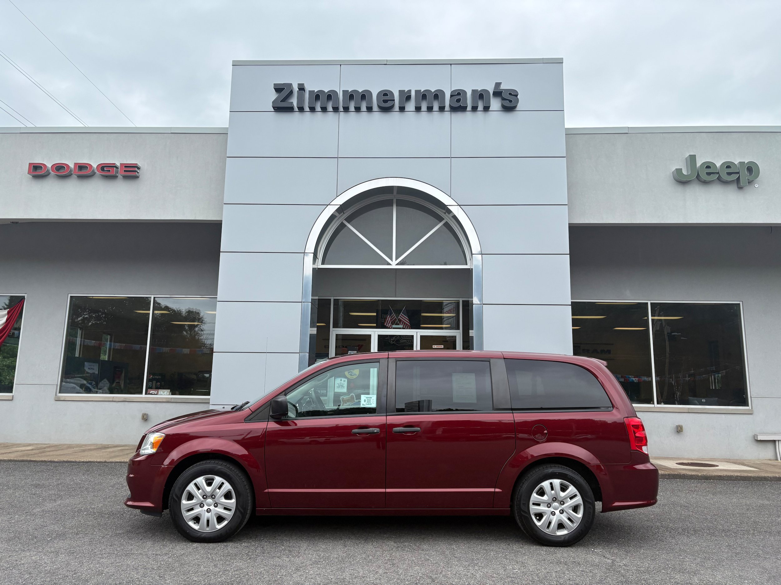 Used 2019 Dodge Grand Caravan SE FWD image 1