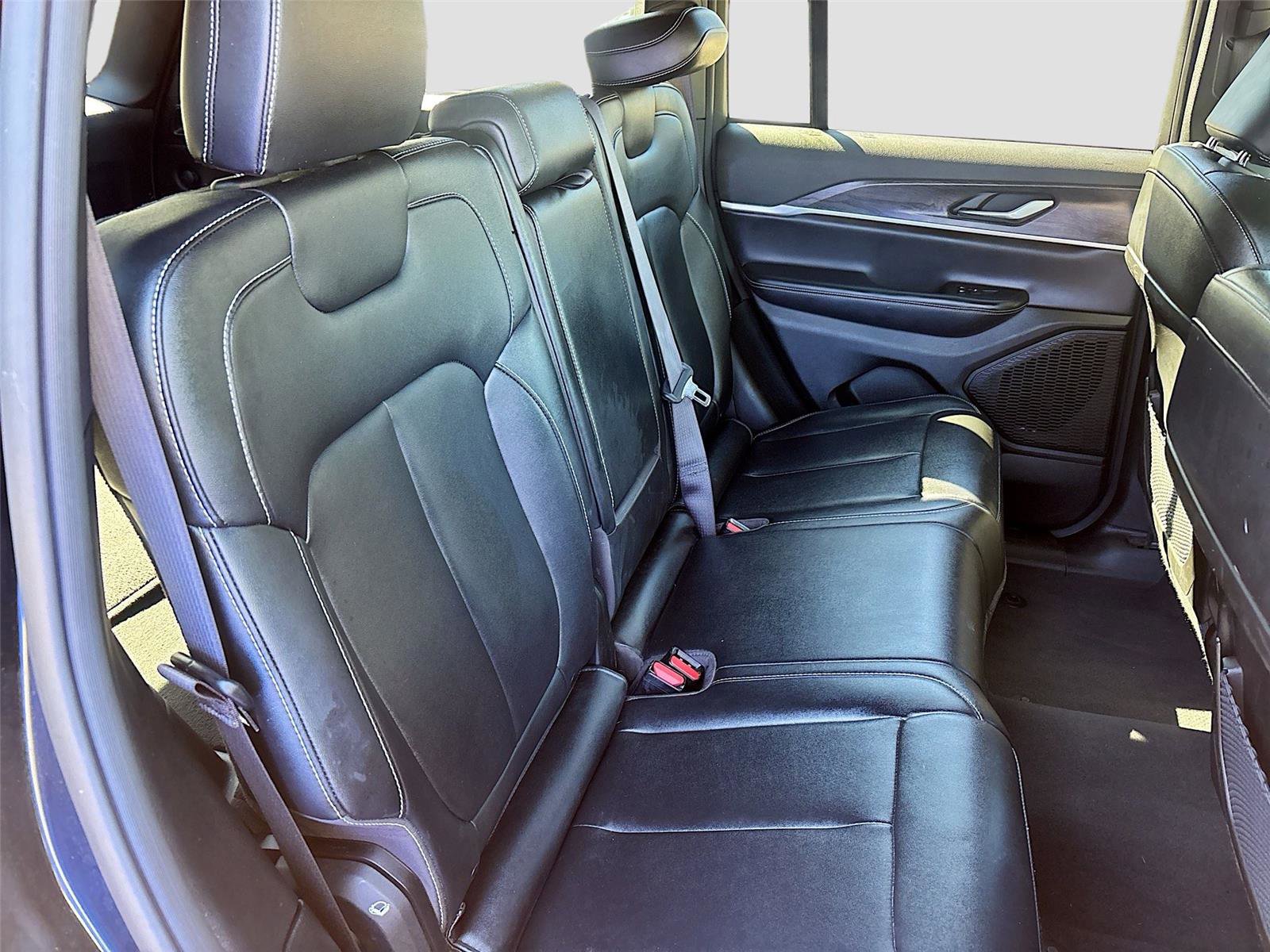 Used 2024 Jeep Grand Cherokee Limited image 29