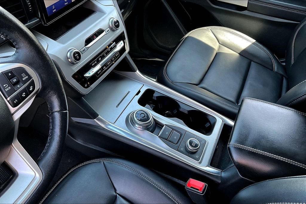 Used 2023 Ford Explorer XLT w/ Equipment Group 202A image 18