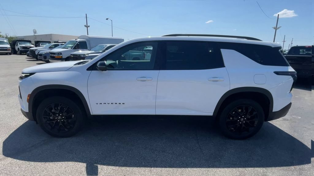 New 2026 Chevrolet Traverse LT w/ Midnight/Sport Edition FWD image 7
