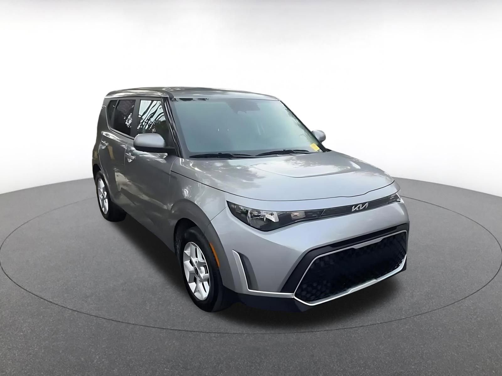 Used 2025 Kia Soul LX w/ LX Technology Package image 3
