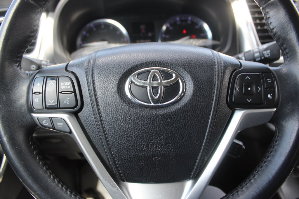 Used 2014 Toyota Highlander Limited FWD image 30