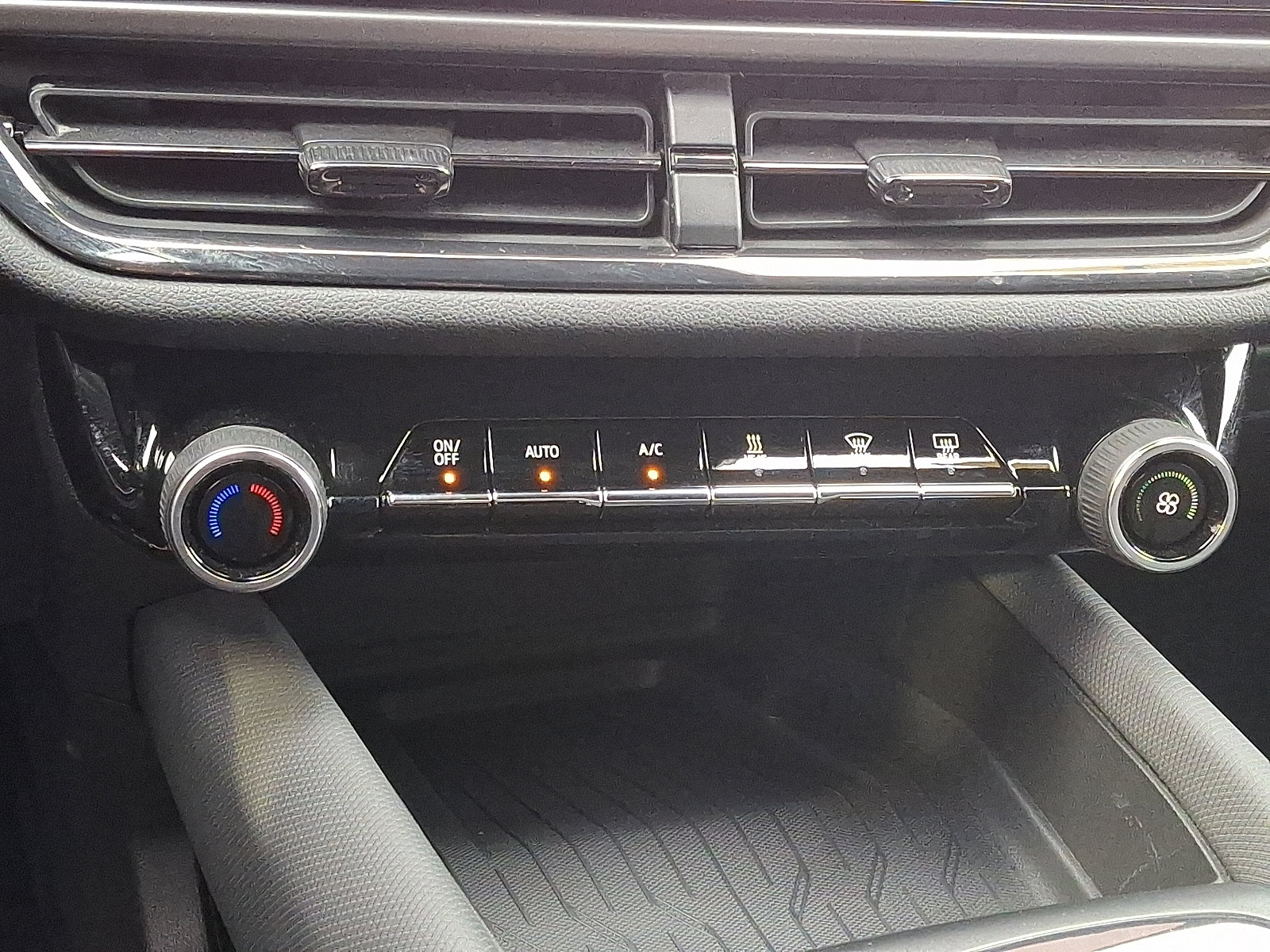 Used 2024 Chevrolet Equinox EV RS image 17