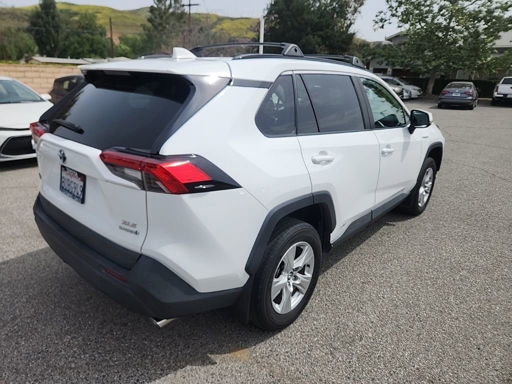 Used 2021 Toyota RAV4 XLE w/ XLE Grade Weather Package image 5