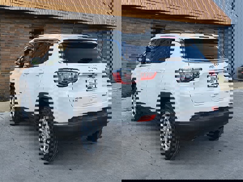 Used 2024 Jeep Compass Latitude image 4