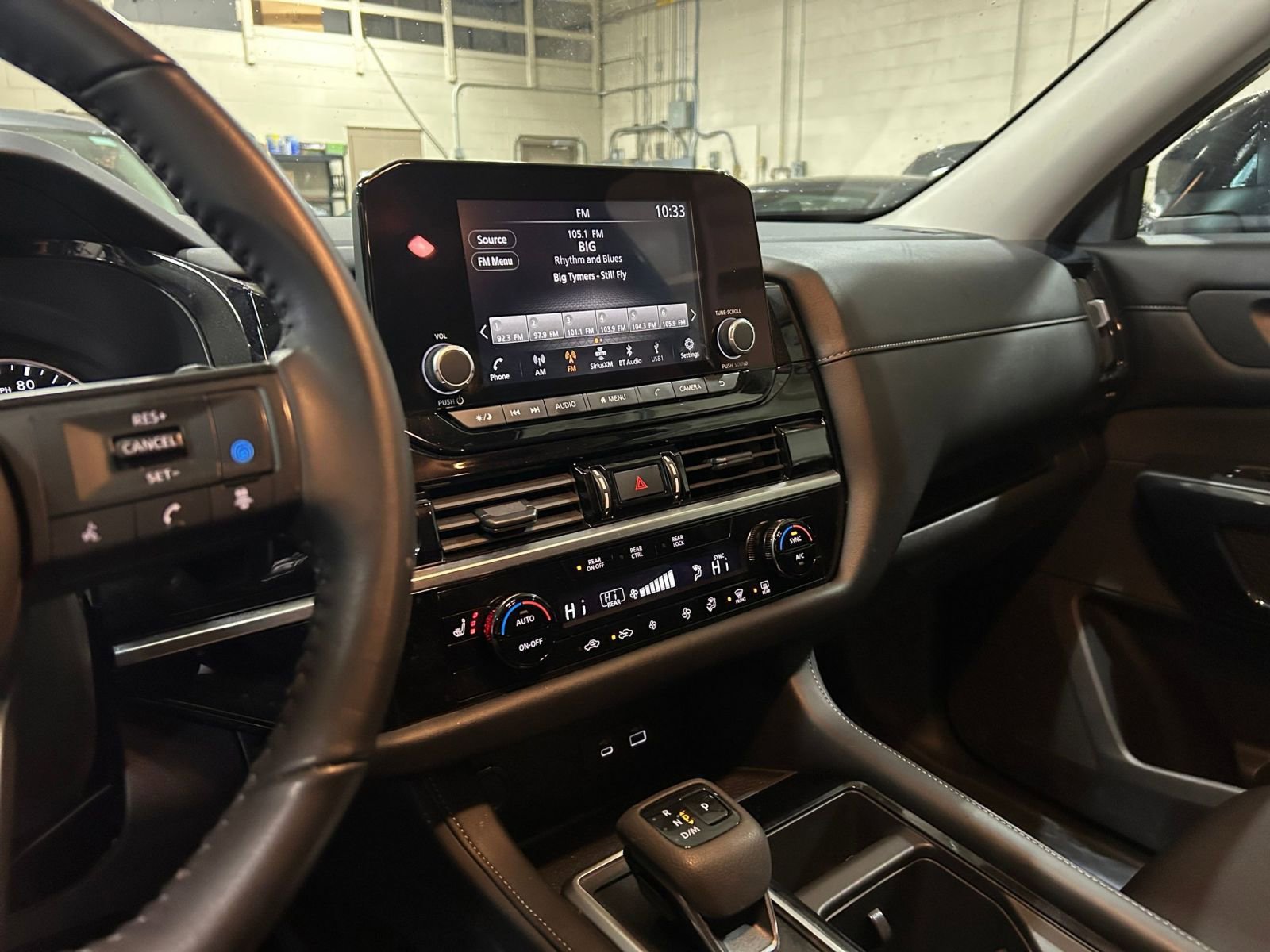 Used 2025 Nissan Pathfinder SV image 17