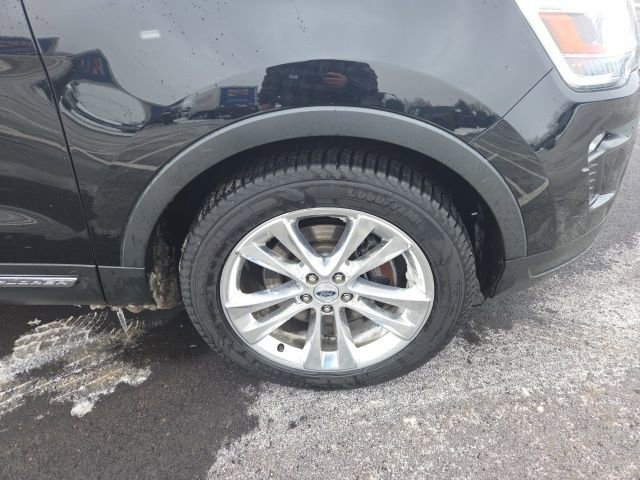 Used 2018 Ford Explorer XLT w/ Equipment Group 202A image 3