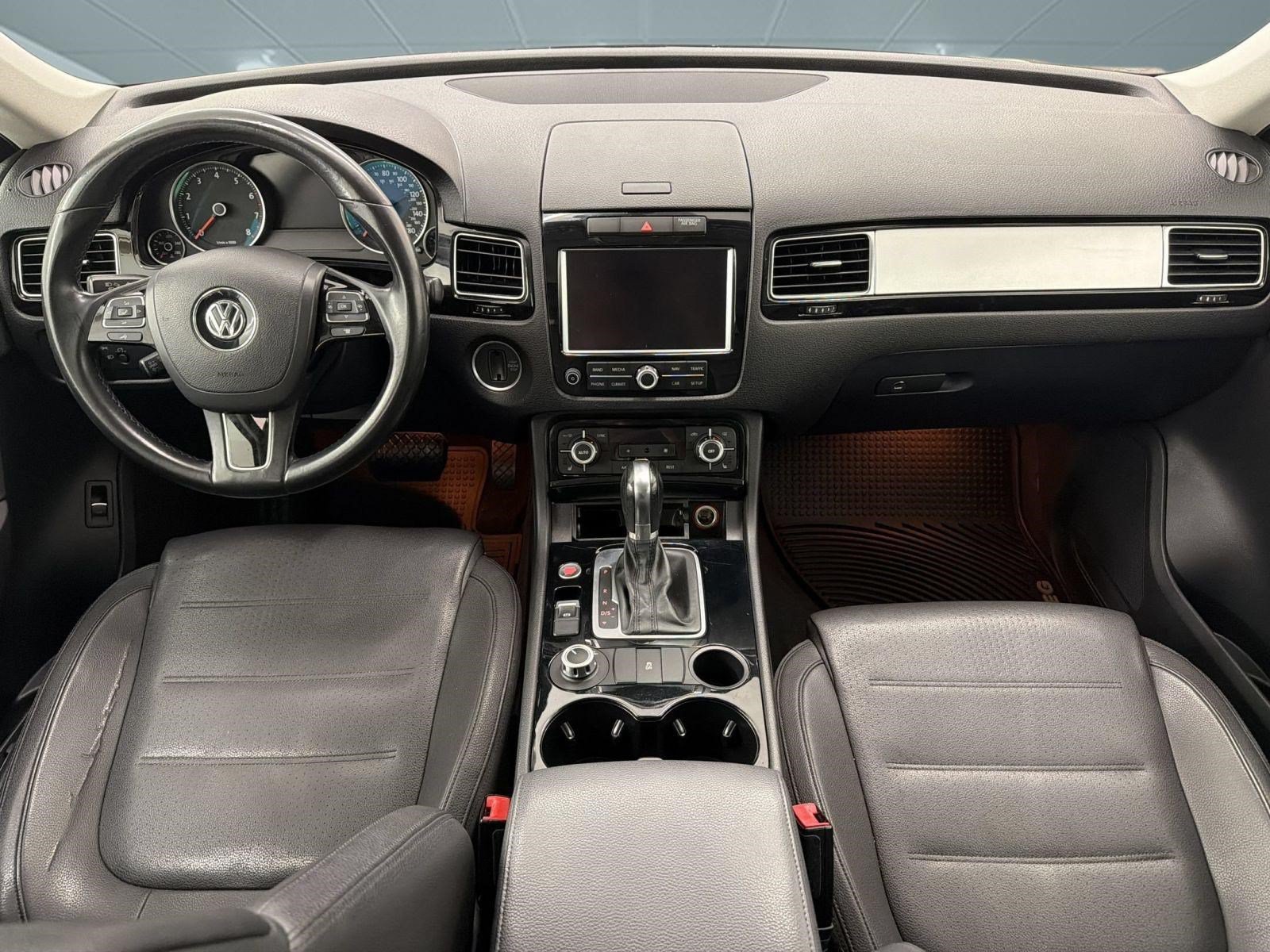 Used 2014 Volkswagen Touareg Sport AWD/4WD image 14