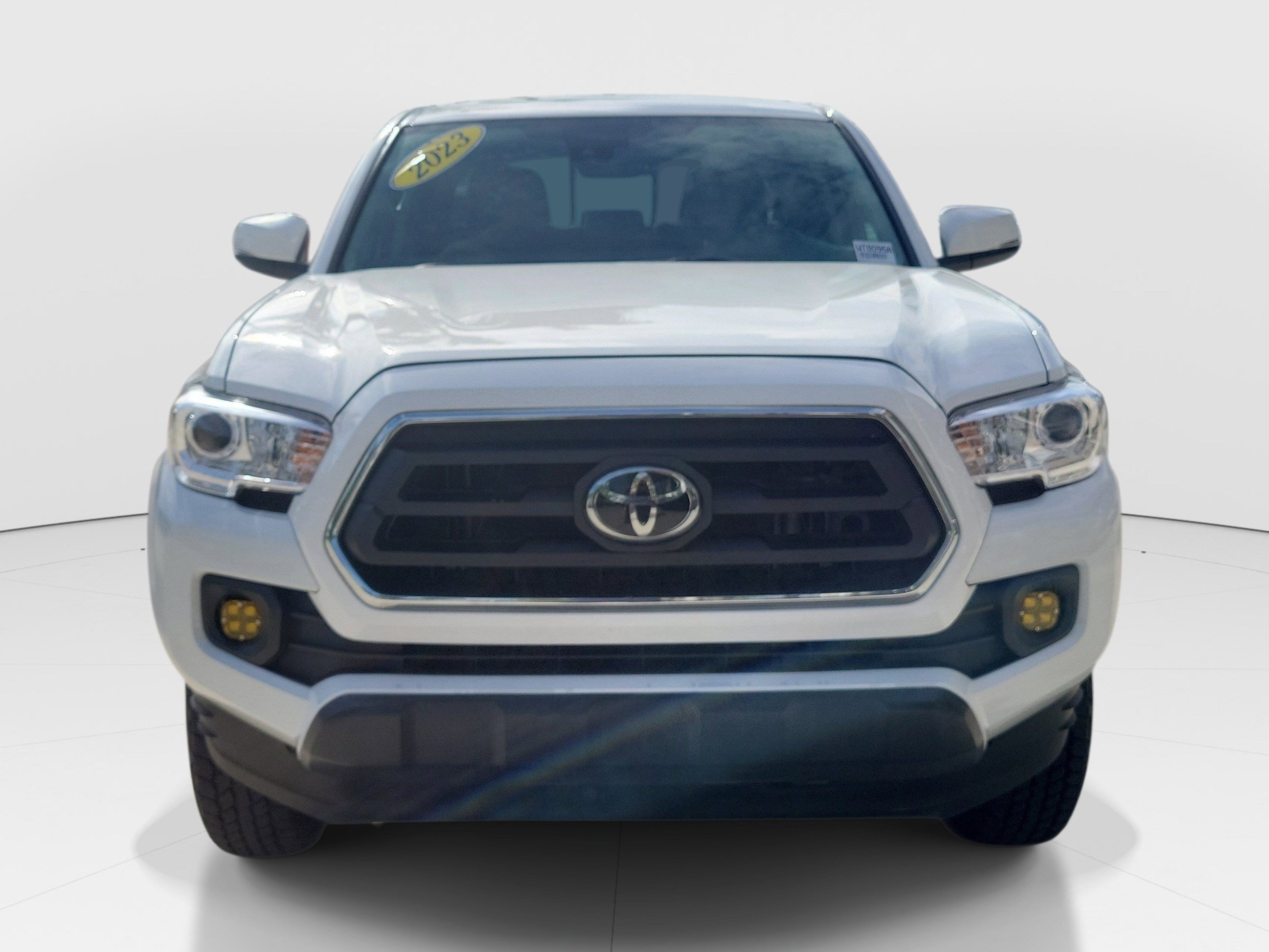 Used 2023 Toyota Tacoma SR5 AWD/4WD image 2