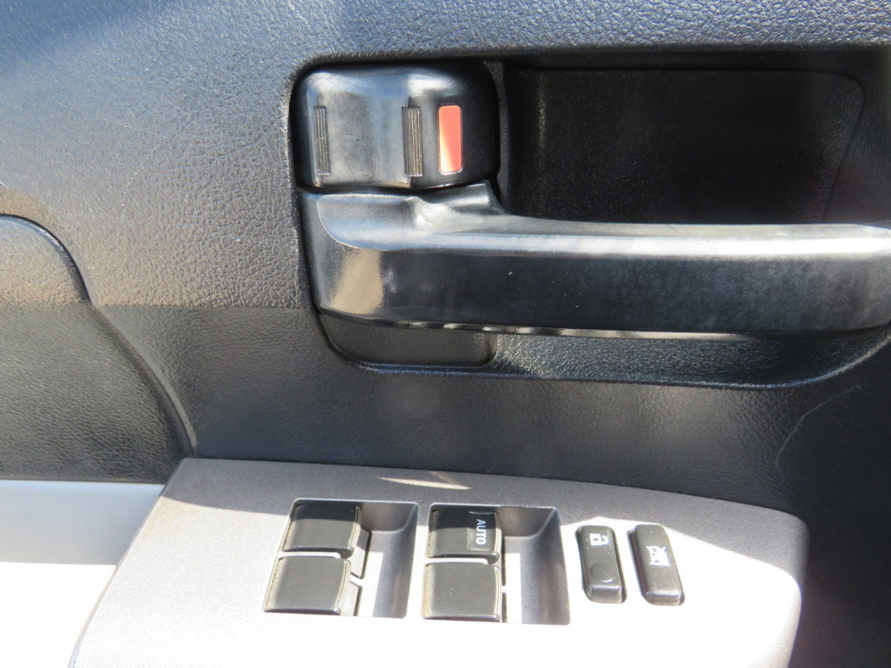 Used 2011 Toyota Tundra 4x4 Double Cab w/ Tow Pkg image 11