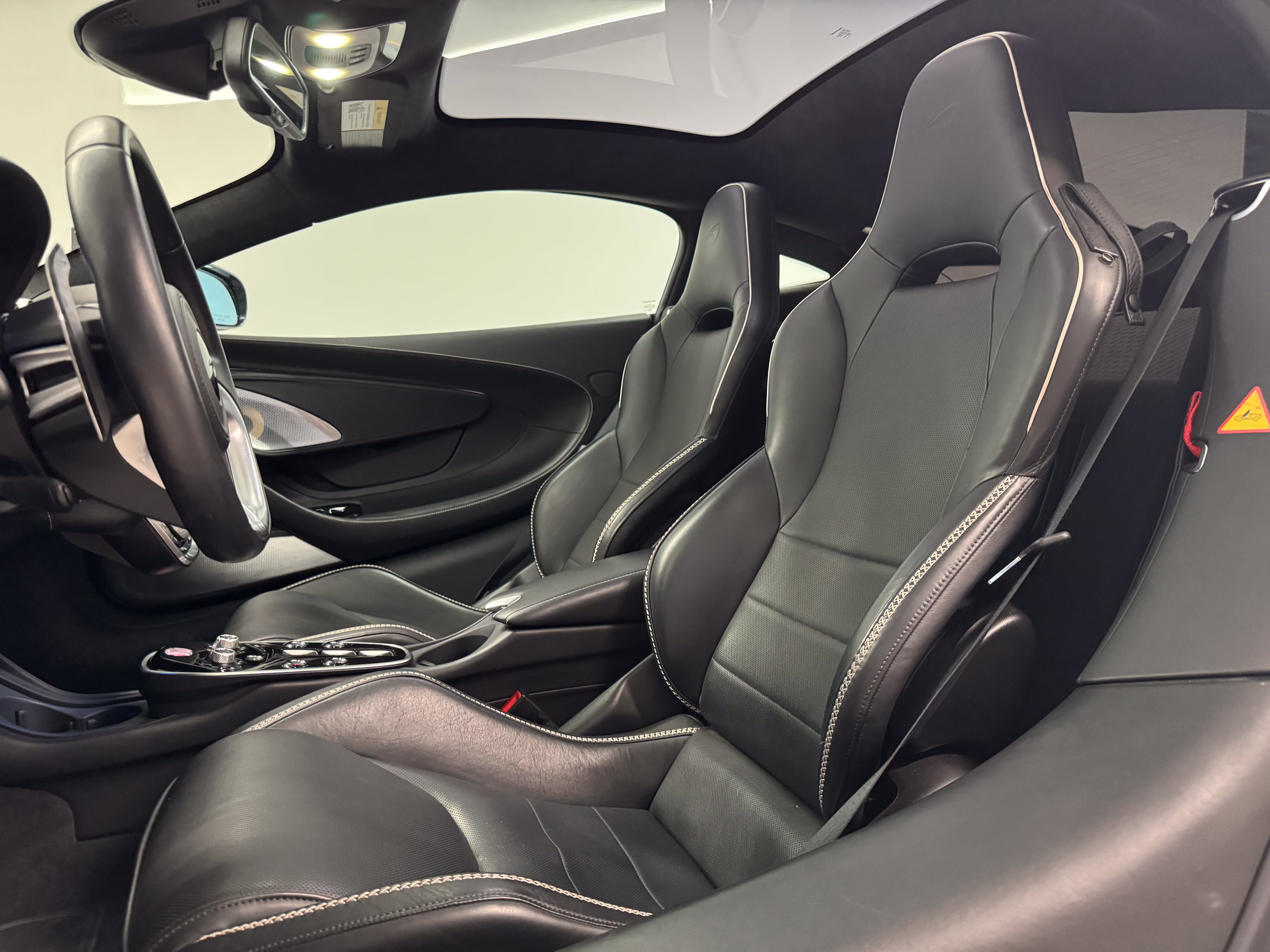 Used 2023 McLaren GT RWD image 11