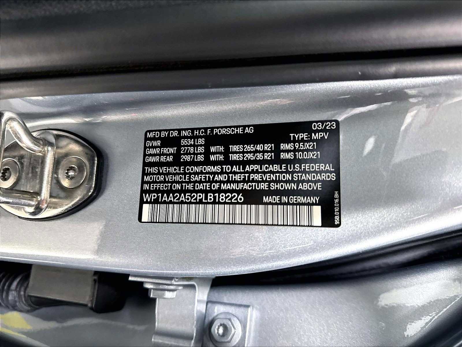 Used 2023 Porsche Macan AWD/4WD image 35