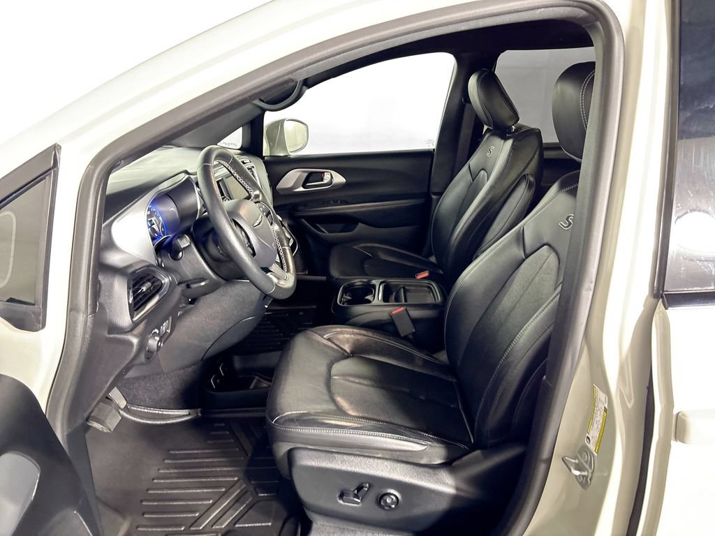 Used 2019 Chrysler Pacifica Touring-L FWD image 11