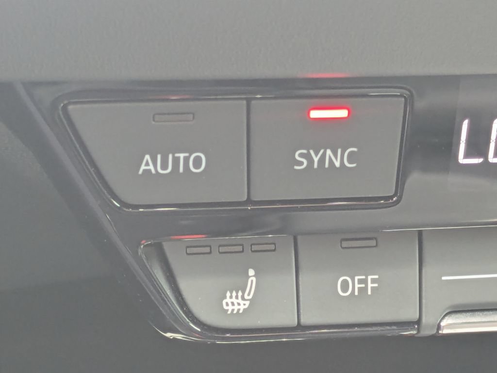 Used 2025 Audi Q4 e-tron Premium AWD/4WD image 36
