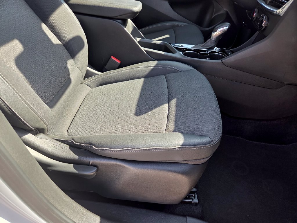 Used 2025 Buick Encore GX Preferred FWD image 28