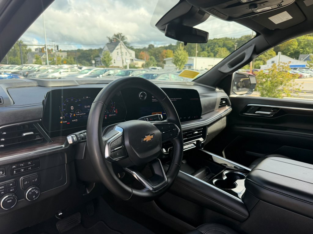 Used 2025 Chevrolet Suburban LT AWD/4WD image 9