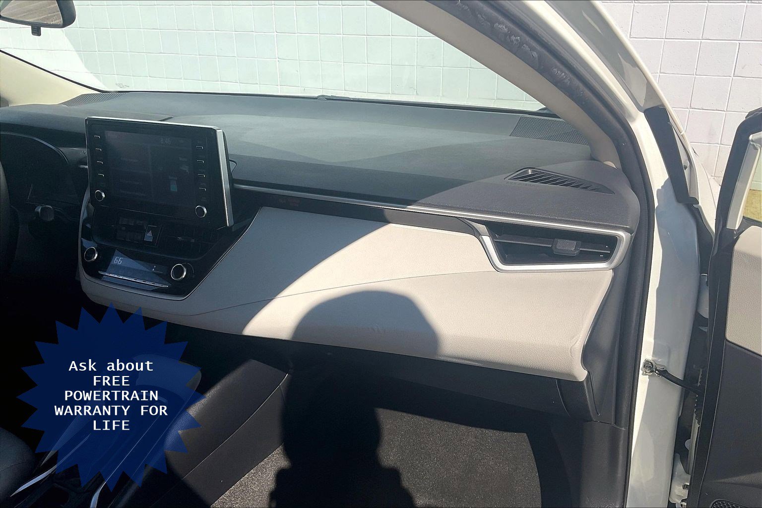 Used 2020 Toyota Corolla LE w/ Carpet Mat Package (TMS) FWD image 21