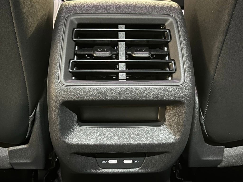 New 2026 Volkswagen Tiguan SE image 24