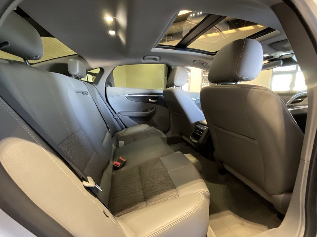 Used 2016 Chevrolet Impala LT w/ Convenience Package image 19