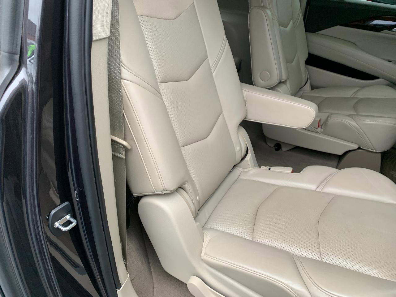 Used 2015 Cadillac Escalade ESV Premium image 41