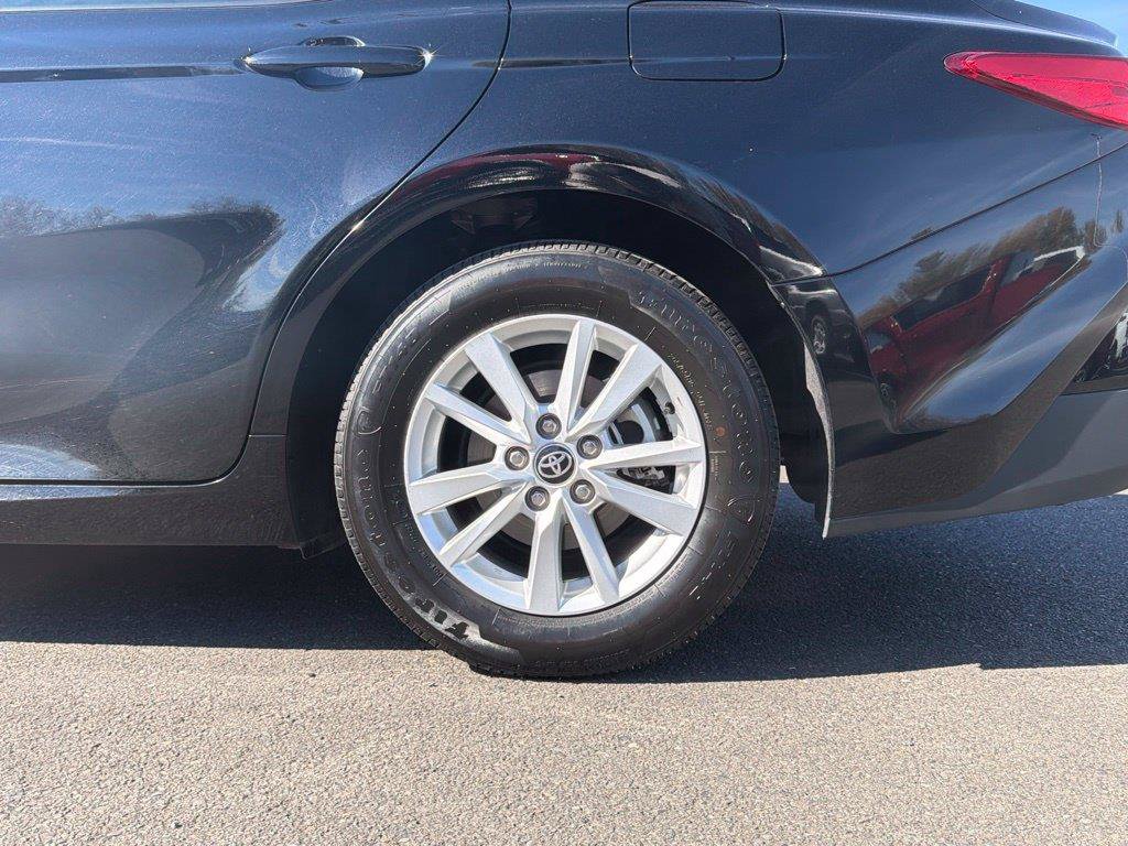 Used 2026 Toyota Camry LE FWD image 11