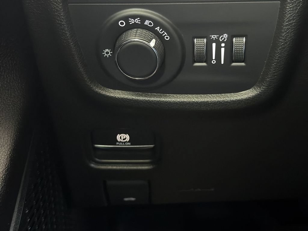 Used 2025 Jeep Grand Cherokee Altitude AWD/4WD image 18