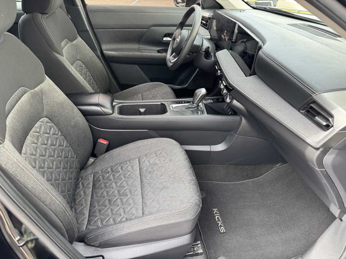 Used 2025 Nissan Kicks SV w/ Illumination Package FWD image 14
