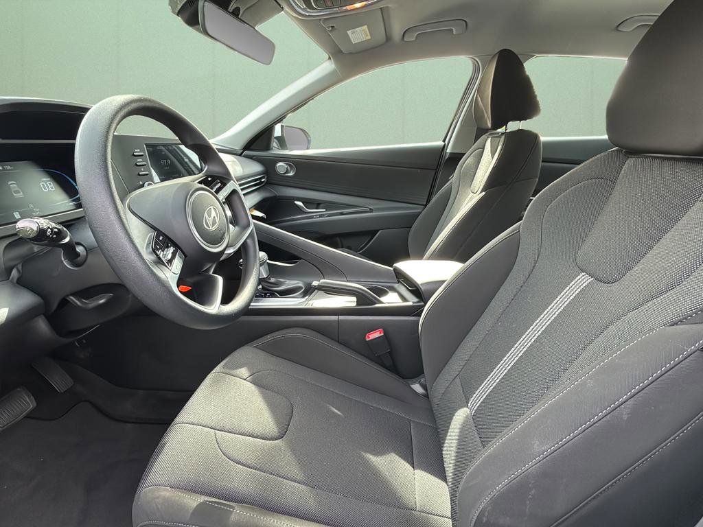 Certified 2025 Hyundai Elantra SE image 18