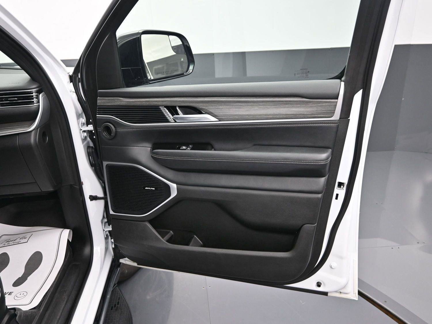 Used 2024 Jeep Wagoneer Series II image 7