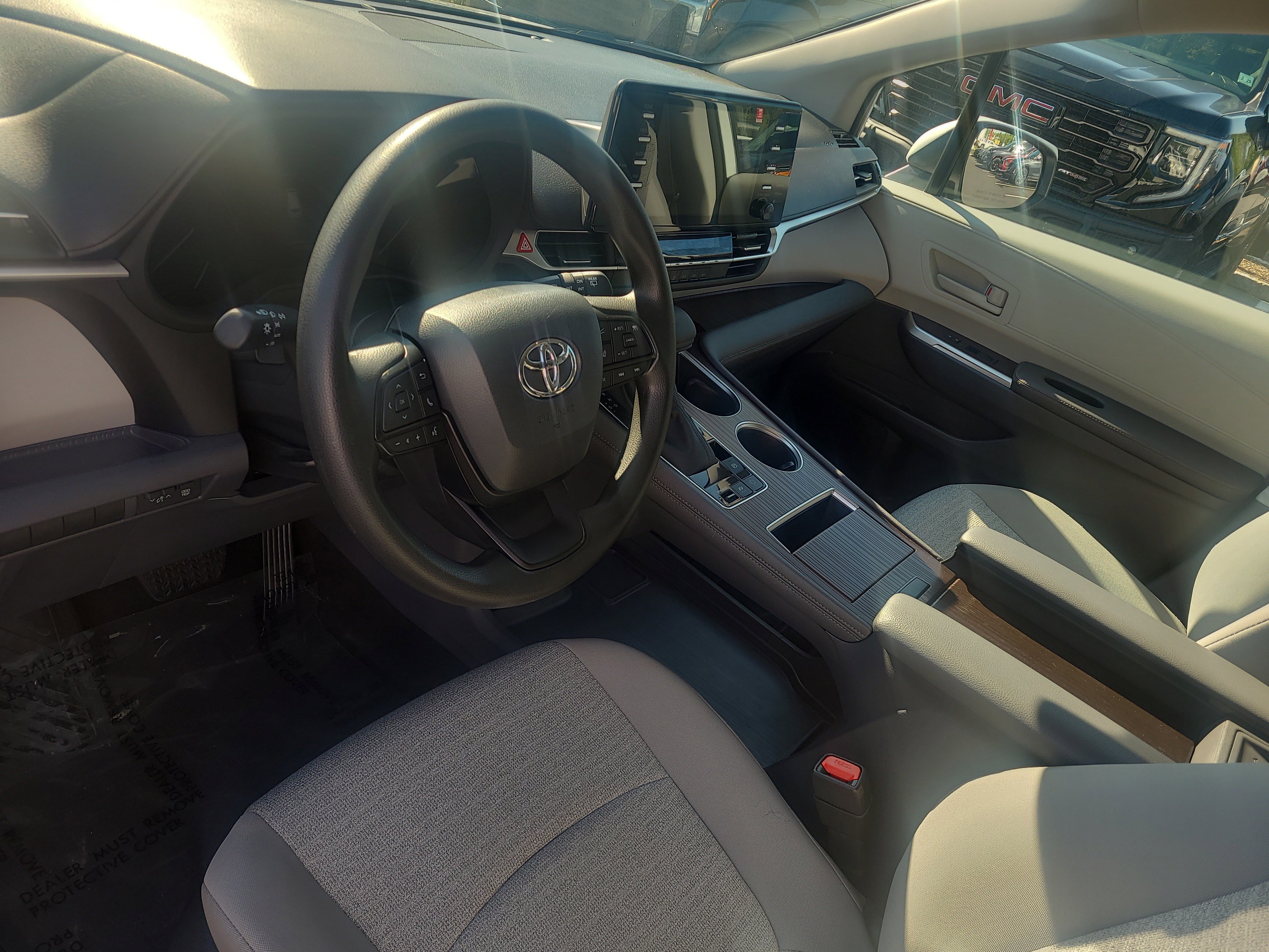Certified 2023 Toyota Sienna LE AWD/4WD image 15