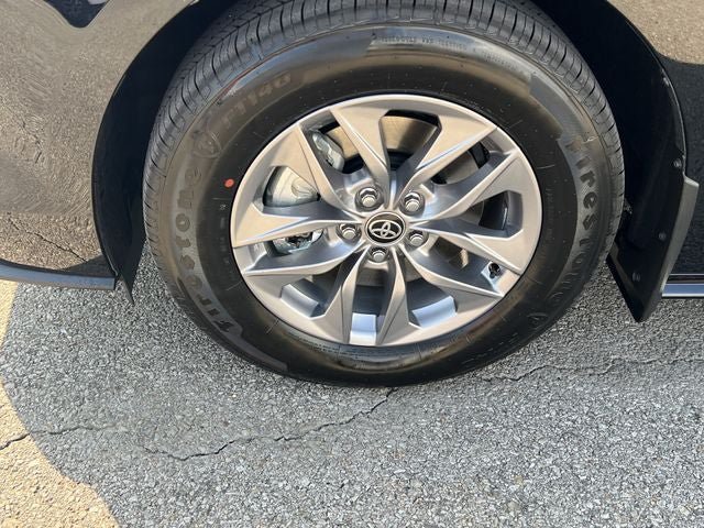 New 2026 Toyota Sienna XLE FWD image 9
