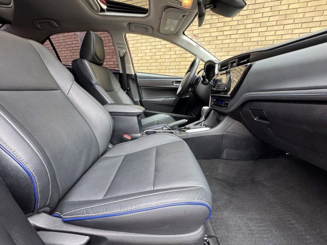 Used 2018 Toyota Corolla XSE image 10