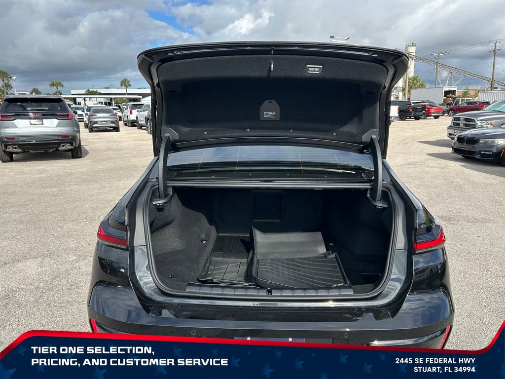 Used 2025 BMW 740i w/ Premium Package RWD image 9